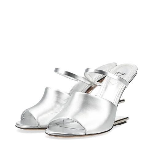 Fendi First 37 pompen, Kleding | Dames, Schoenen, Gedragen, Pumps, Grijs, Ophalen of Verzenden