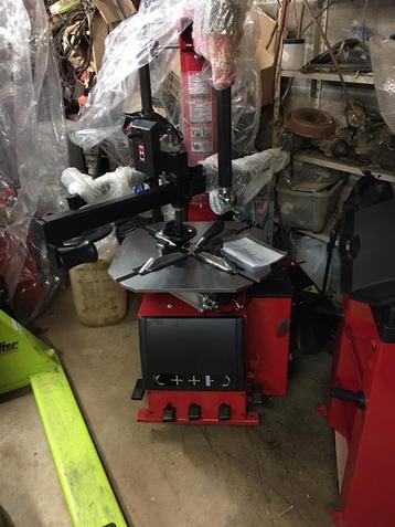 Machine À Pneus avec système de bras, Comme neuf