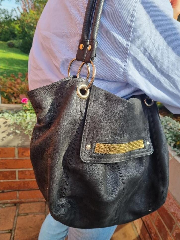 Clio Goldbrenner zwarte tas_ nieuwe prijs, Handtassen en Accessoires, Tassen | Damestassen, Gebruikt, Handtas, Zwart, Ophalen of Verzenden