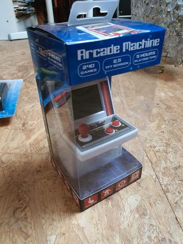 Mini retro arcade game console