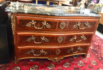 Commode Louis 15 beschikbaar voor biedingen