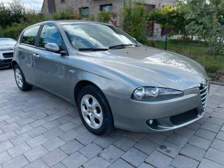 ALFA-ROMEO 147 1.6i 09/2006 1STE EIG 89000KM  AIRCO 1950€, Auto's, Alfa Romeo, Bedrijf, Te koop, ABS, Airbags, Airconditioning