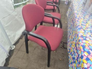 Stoelen voor feestje beschikbaar voor biedingen