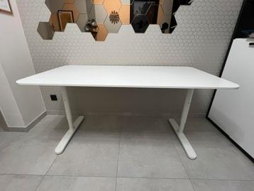 Bureau ikea hauteur réglable beschikbaar voor biedingen