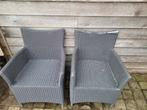 2 in kunstof stoelen met 2 witte zitkussens bij, Tuin en Terras, Ophalen