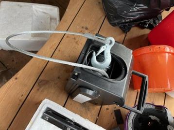 treuil de voiture 12 volts beschikbaar voor biedingen