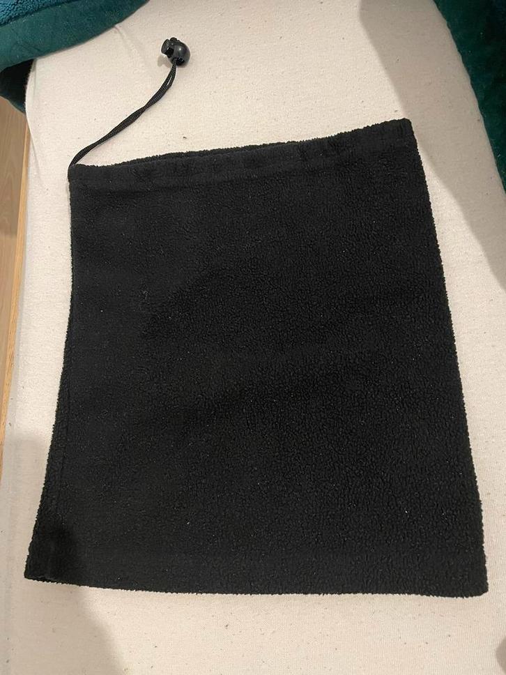 Tour de cou polaire SHEIN – noir, Vêtements | Hommes, Bonnets, Écharpes & Gants, Comme neuf, Bonnet, Taille 46 (S) ou plus petite