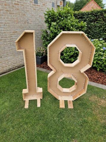 Cijfers 18 jaar decoratie niet behandeld beschikbaar voor biedingen