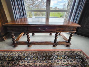 eiken salontafel in oude Engelse stijl beschikbaar voor biedingen