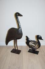 Twee mooie bruine metalen vogels op staander te koop, Ophalen of Verzenden