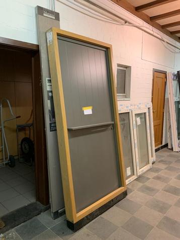 nieuwe voordeur hout /pvc 2200/1050 hoge kwaliteit  7039/wit beschikbaar voor biedingen