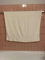 4 witte handdoeken, Huis en Inrichting, Badkamer | Badtextiel en Accessoires, Ophalen, Zo goed als nieuw, Wit, Handdoek