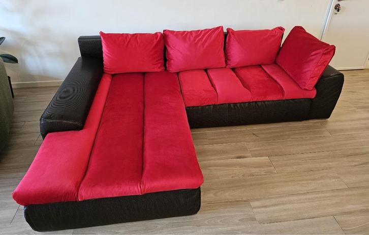 Hoekbank om te bouwen tot bed, Huis en Inrichting, Slaapkamer | Slaapbanken, Zo goed als nieuw, Zwart, Rood, Verzenden