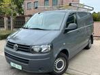 VOLKSWAGEN TRANSPORTER T5 2.0TDI 3PLAATS AIRCO PDC TOPSTAAT, Auto's, Voorwielaandrijving, Euro 5, Stof, Zwart
