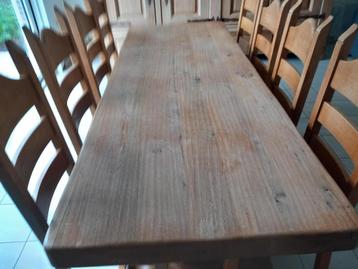 Massief eiken tafel met 8 stoelen