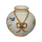 Aardewerken vaas gesigneerd Riga - bloemendecor en strikken, Antiek en Kunst, Ophalen of Verzenden