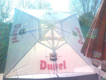 Grote duvel parasol.+Voet. beschikbaar voor biedingen