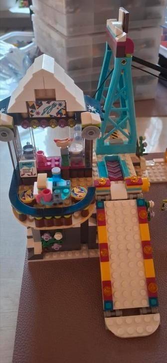 Lego friends 41324 skilift  beschikbaar voor biedingen