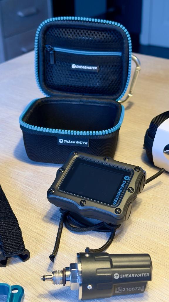 Shearwater Perdix 2 Ti + zender – 61 duiken, Watersport en Boten, Duiken, Zo goed als nieuw, Duikcomputer, Ophalen of Verzenden