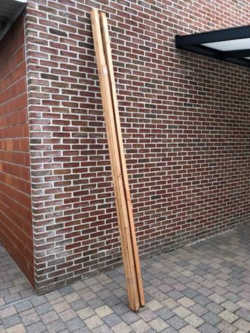Planken , lange latten  beschikbaar voor biedingen