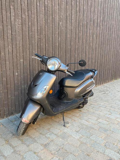 Sym fiddle 2  A klasse Weinig km’s Eerste eigenaar, Fietsen en Brommers, Snorfietsen en Snorscooters, Zo goed als nieuw, SYM, Benzine