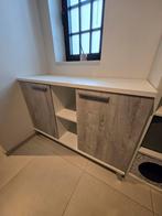 Verzorgingstafel/ lage Kast, Ophalen