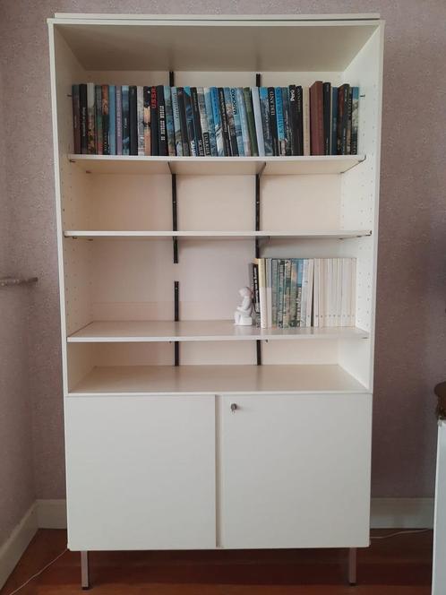 Witte boekenkast met onderaan extra leggingen, Huis en Inrichting, Kasten | Boekenkasten, Gebruikt, 200 cm of meer, 75 cm of meer