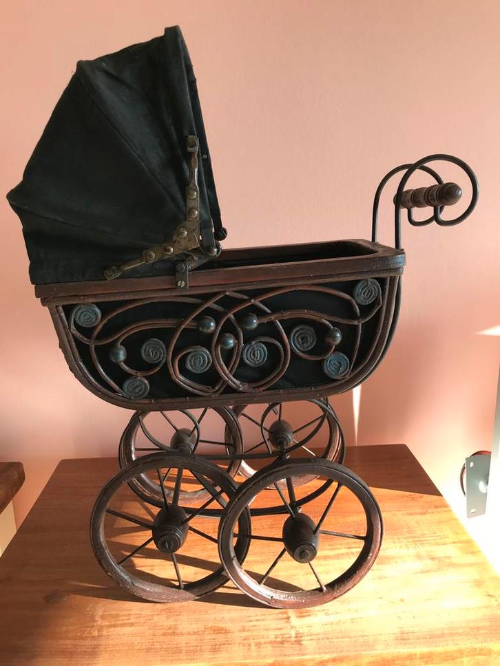 Antieke poppenwagen en andere decoratieve setjes, Kinderen en Baby's, Kinderwagens en Combinaties, Zo goed als nieuw, Ophalen of Verzenden
