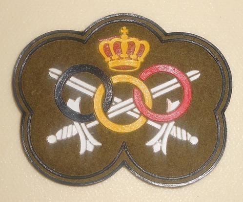 Militair sportkenteken in plastiek op stof, Verzamelen, Militaria | Algemeen, Landmacht, Embleem of Badge, Ophalen of Verzenden