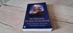 Christopher Paolini - De drietand, de heks en de draak, Boeken, Fantasy, Ophalen of Verzenden, Zo goed als nieuw, Christopher Paolini
