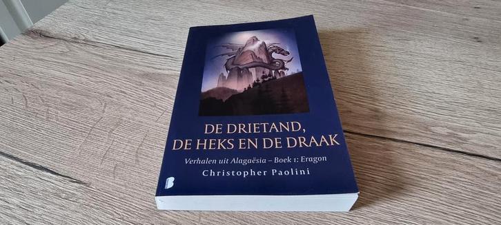 Christopher Paolini - De drietand, de heks en de draak, Boeken, Fantasy, Zo goed als nieuw, Ophalen of Verzenden