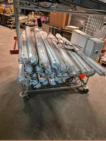 Tl verlichting armatuur met lampen  beschikbaar voor biedingen
