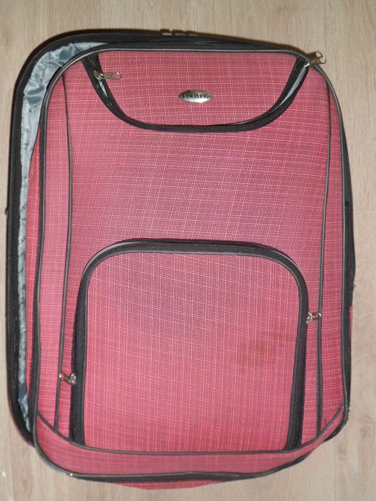 Valise de voyage à roulettes, robuste, couleur rouge foncé, Bijoux, Sacs & Beauté, Valises, Utilisé, 50 à 60 cm, 45 à 55 cm, Clé