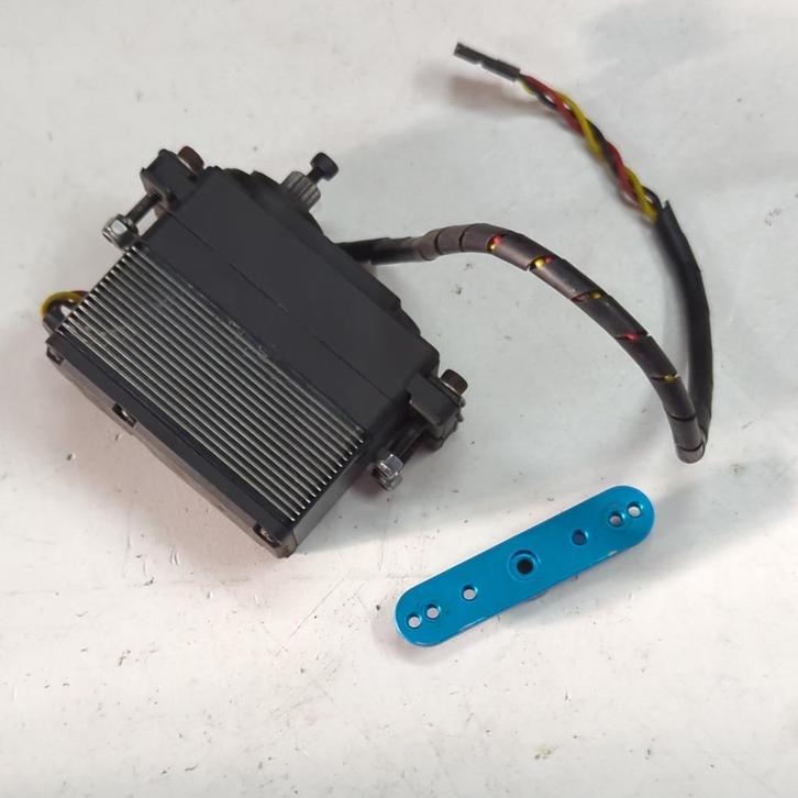 Hitec HS-5765MH high-voltage bigscale servo (FG HPI Carson), Hobby en Vrije tijd, Modelbouw | Radiografisch | Auto's, Gebruikt