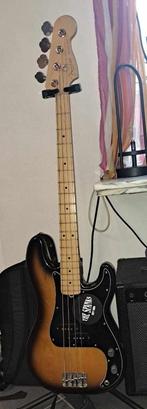 Fender Precision Bass (MADE IN U.S.A., 2001), Muziek en Instrumenten, Snaarinstrumenten | Gitaren | Bas, Ophalen, Zo goed als nieuw