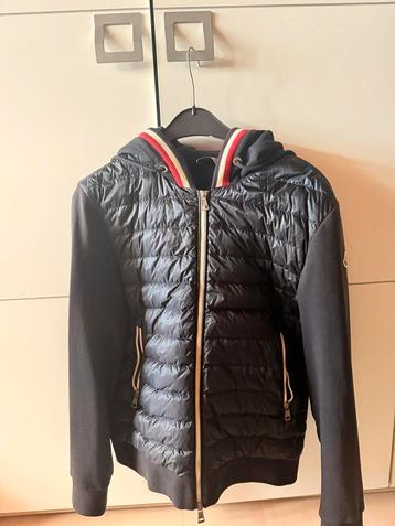Moncler beschikbaar voor biedingen
