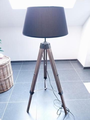 Mooie landelijke staanlamp met zwarte kap en houten poot, Enlèvement, Comme neuf