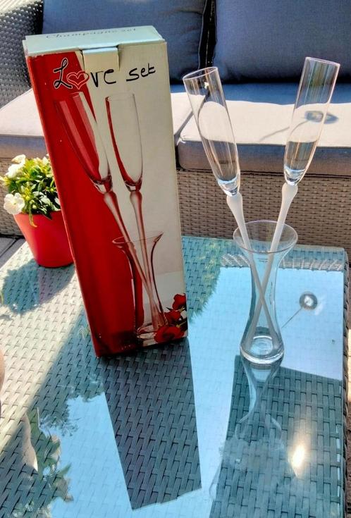 NEW LOVE Set 2 champagnefluiten zonder poten, Antiek en Kunst, Antiek | Glaswerk en Kristal, Ophalen of Verzenden