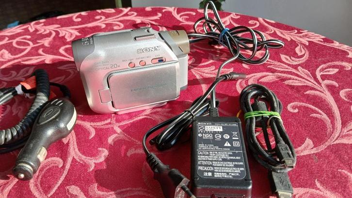 Sony dcr hc-17e camera op mini dv digitaal, Audio, Tv en Foto, Videocamera's Digitaal, Gebruikt, Camera, Mini DV, Sony, Externe microfoon
