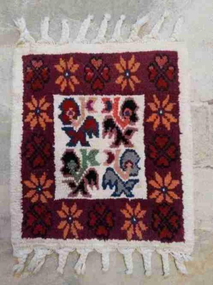 vintage handgeknoopt tapijtje frisse kleuren 49/43, Antiek en Kunst, Antiek | Tapijten, Tafelkleden en Textiel, Ophalen of Verzenden