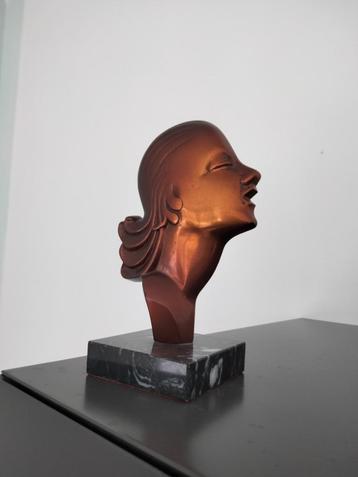 brocante Art Deco gestileerd beeld metaal beschikbaar voor biedingen