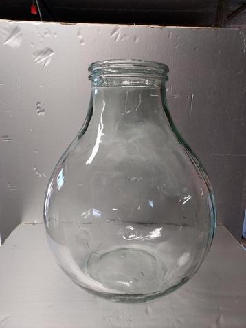 Grand vase en forme de boule en verre