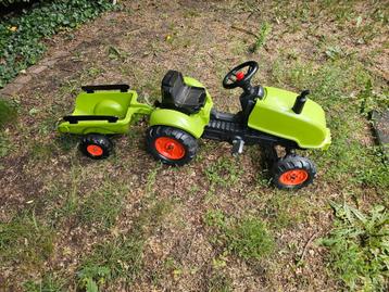 Traktor met kar met pedalen beschikbaar voor biedingen