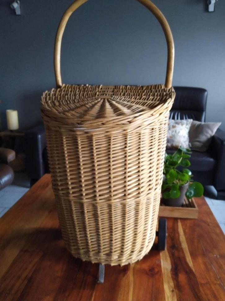 rotan boodschappentrolley, Handtassen en Accessoires, Tassen | Reistassen en Weekendtassen, Gebruikt, Bruin, Wieltjes, Ophalen
