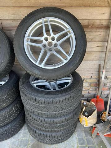 Oregeneele Porsche velgen met Pirelli banden perfect staat! beschikbaar voor biedingen