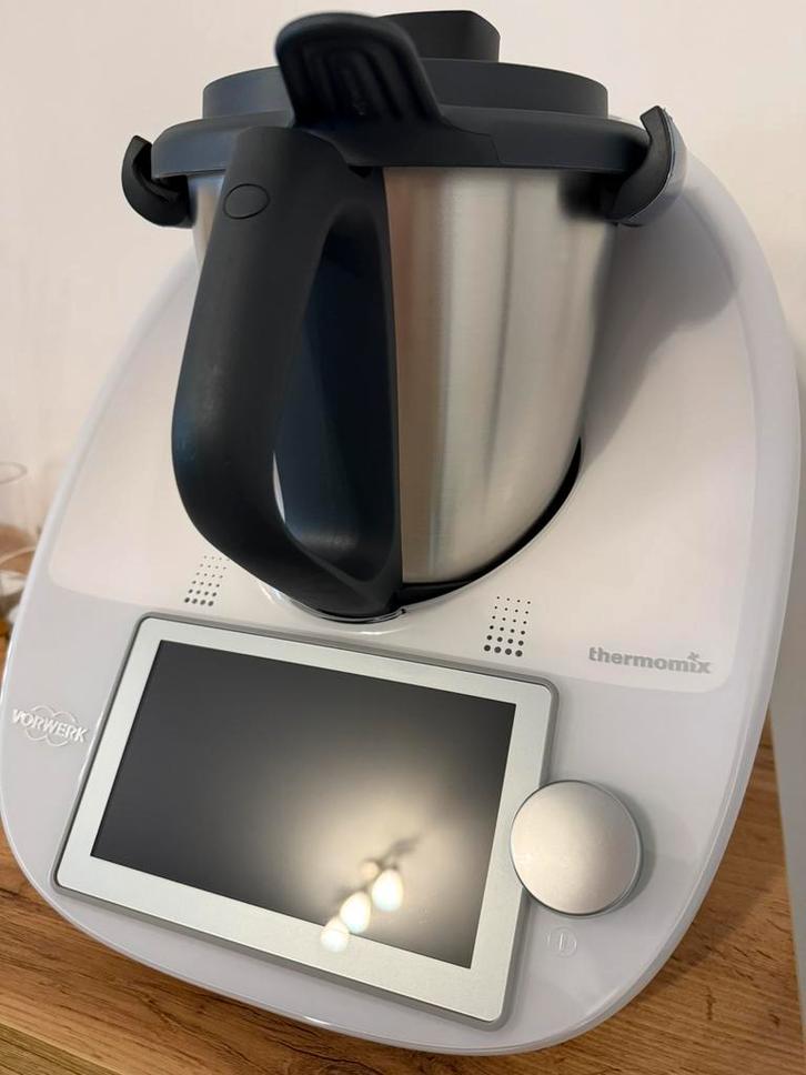 Thermomix TM6 – extra mengbeker + kookboek + onderlegger, Elektronische apparatuur, Keukenmixers, Zo goed als nieuw, 2 tot 3 liter