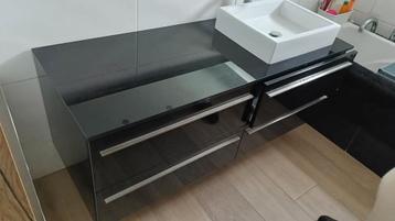 A donner: meuble et vasque beschikbaar voor biedingen