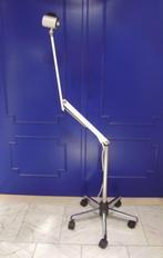 Medische lamp op rolvoet - lamp 12V-20W , hoogte-instelbaar, Ophalen, Zo goed als nieuw