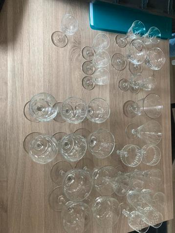 Lot glazen  beschikbaar voor biedingen