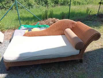 Chaise lounge in rotan prima staat beschikbaar voor biedingen